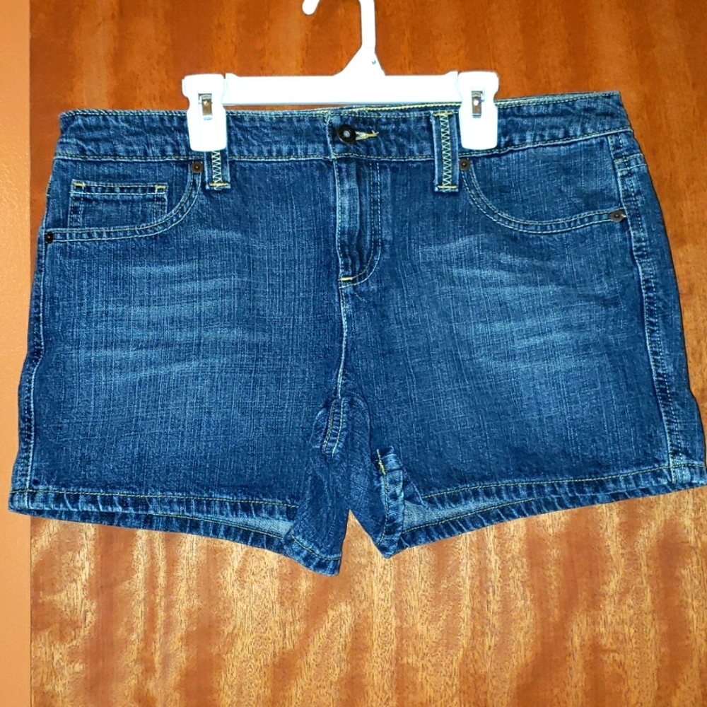 Like New!! TH DENIM SHORTS